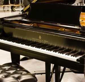 Piano Steinway Sons